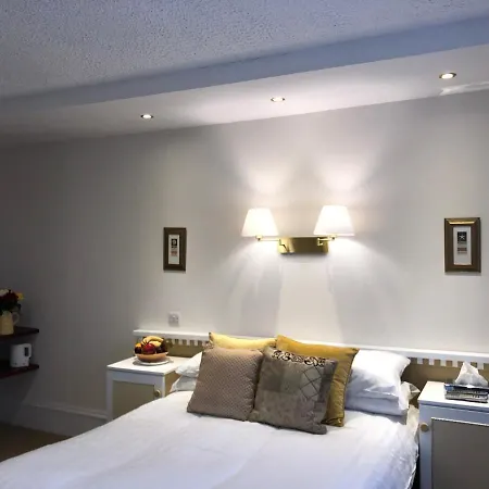 Hotel Tully's