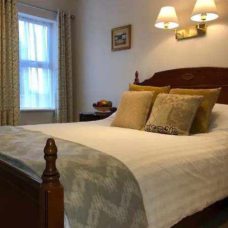Tully's Hotel