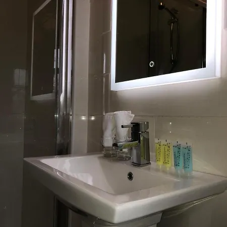 Hotel Tully's 3*