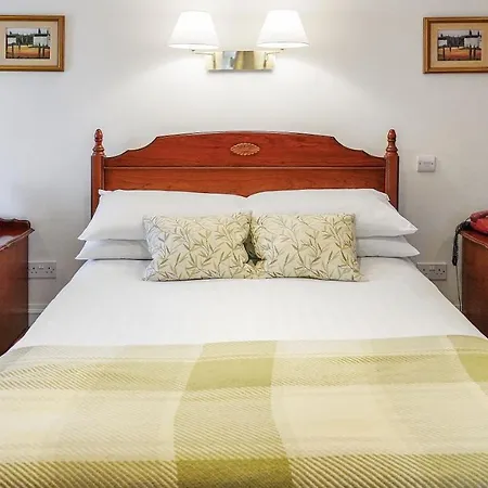 Tully's Hotel 3*