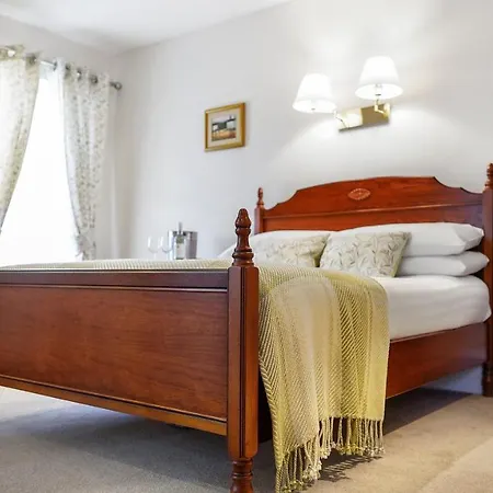 Tully's Hotel 3*